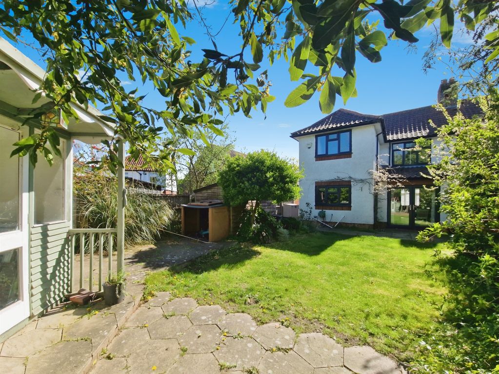 Property photo 2 of 20