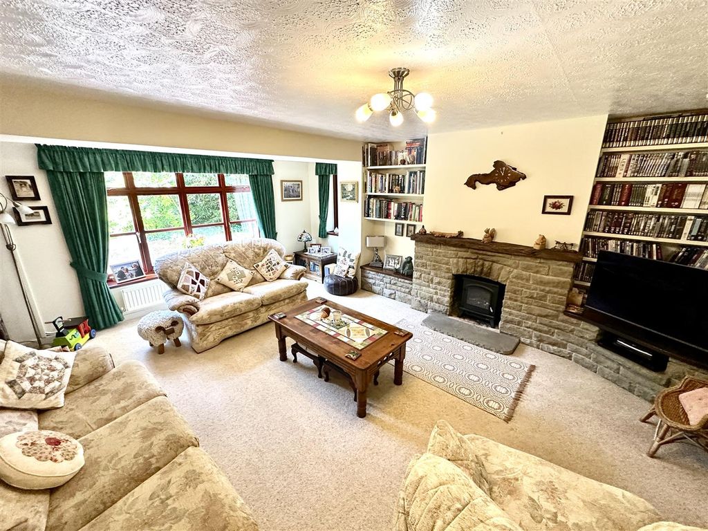 Property photo 3 of 34 Living Room