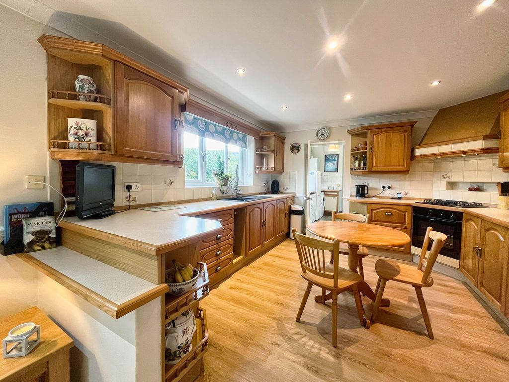 Property photo 2 of 39