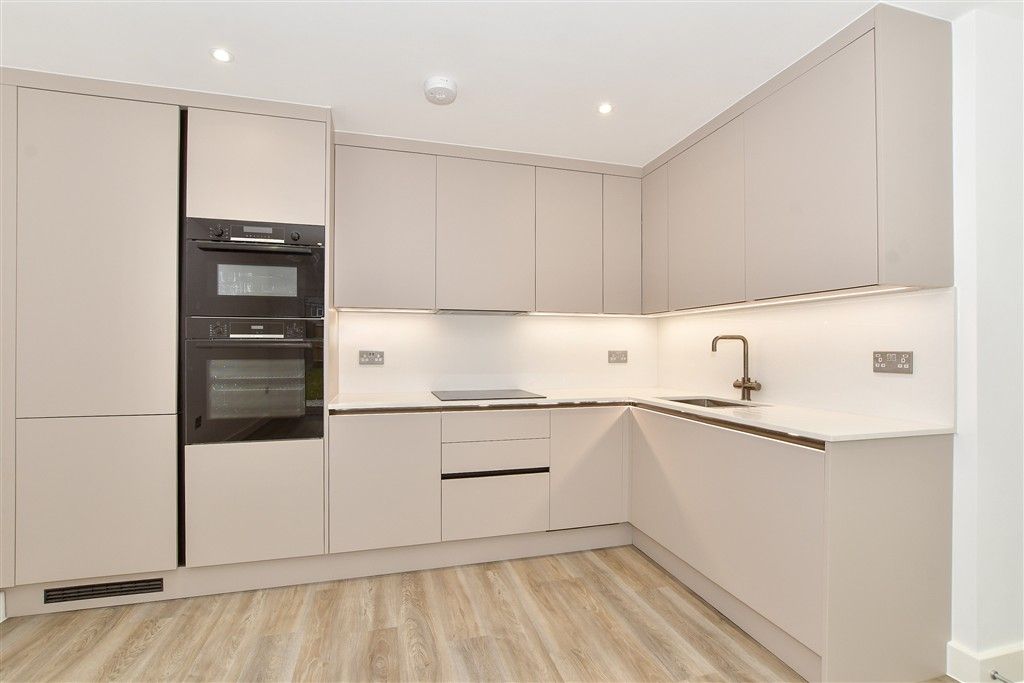 Property photo 1 of 11 Lounge/Kitchen