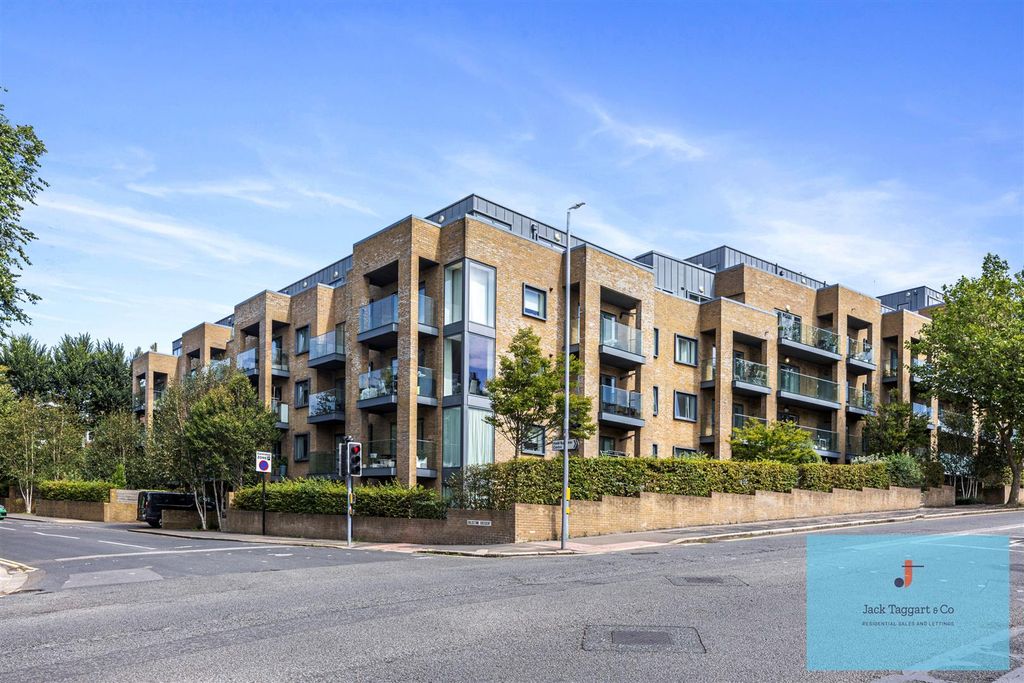 Property photo 1 of 21