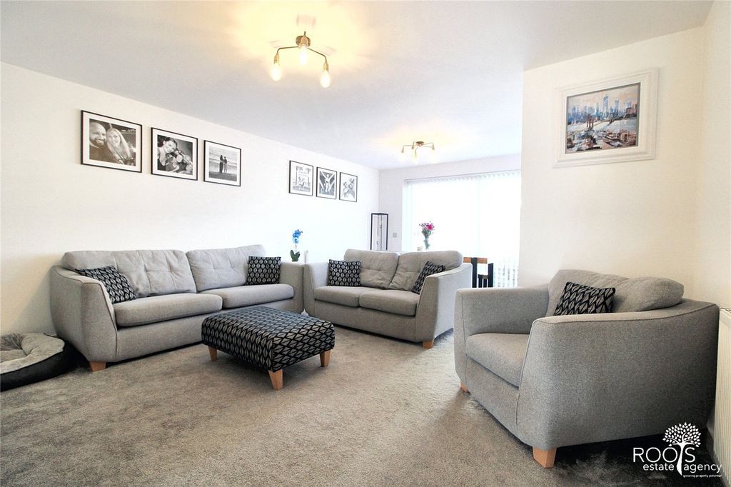 Property photo 3 of 19 Picture No. 06