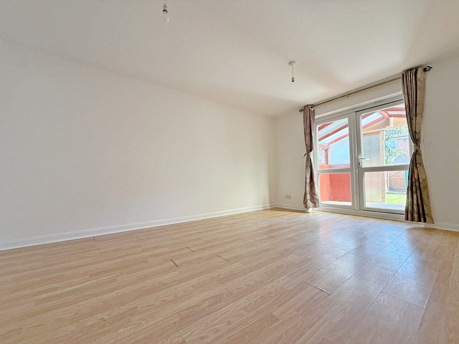 Property photo 3 of 10 Lounge