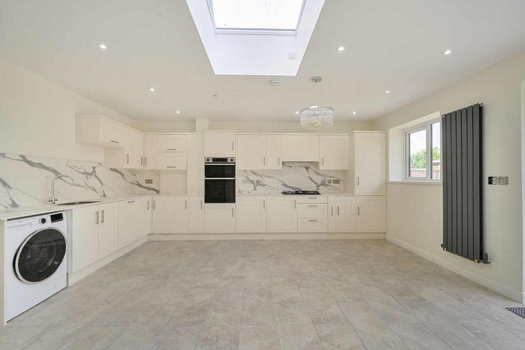 Property photo 2 of 18 1446281-7-69De2B0...