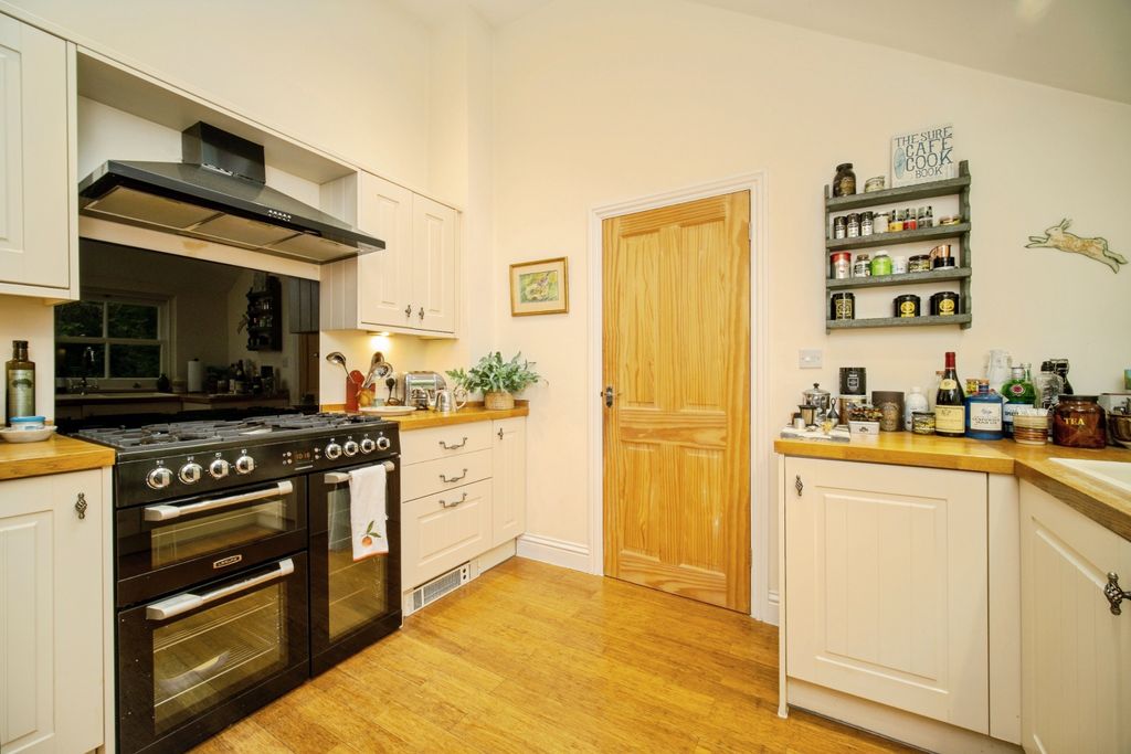 Property photo 3 of 25