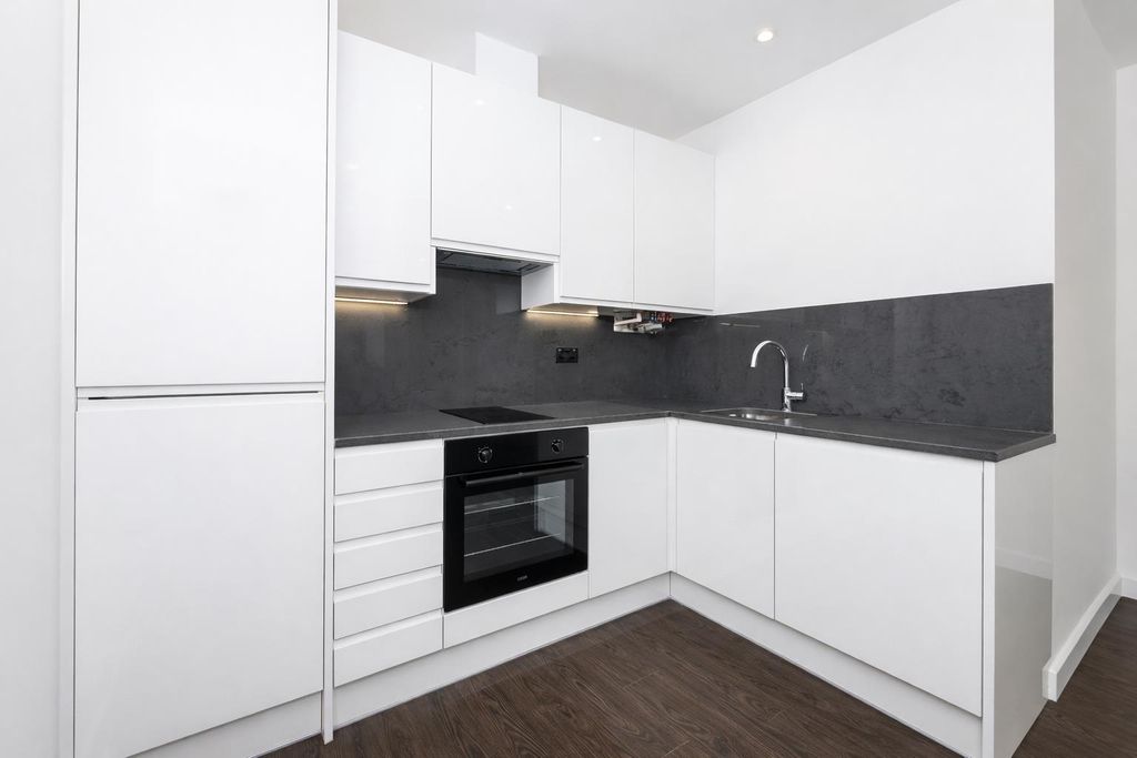 Property photo 2 of 6 Kitchen