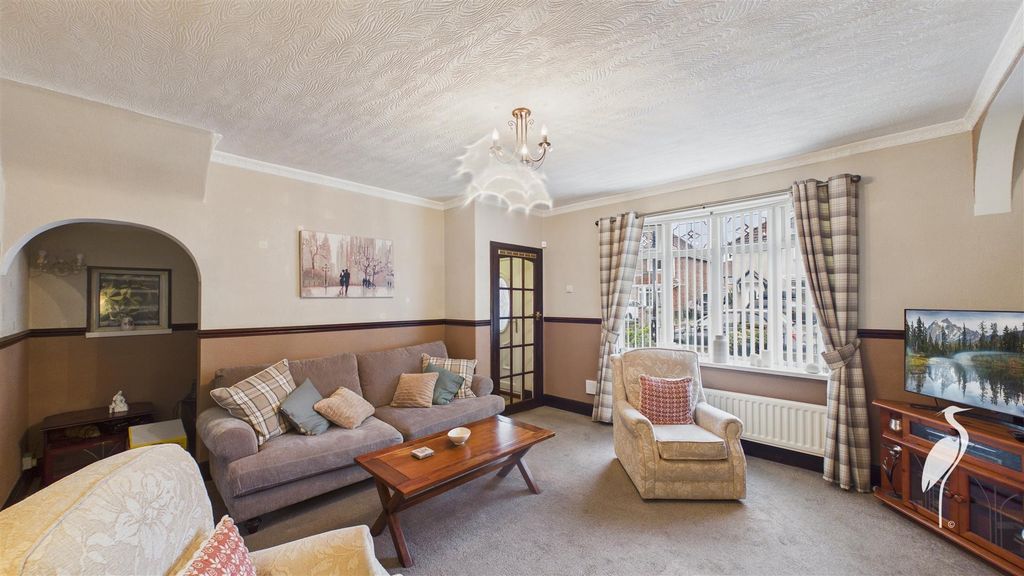 Property photo 3 of 26 Lounge