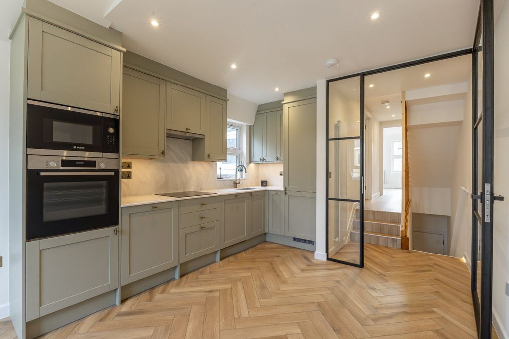 Property photo 1 of 12 Kitchen/Dining