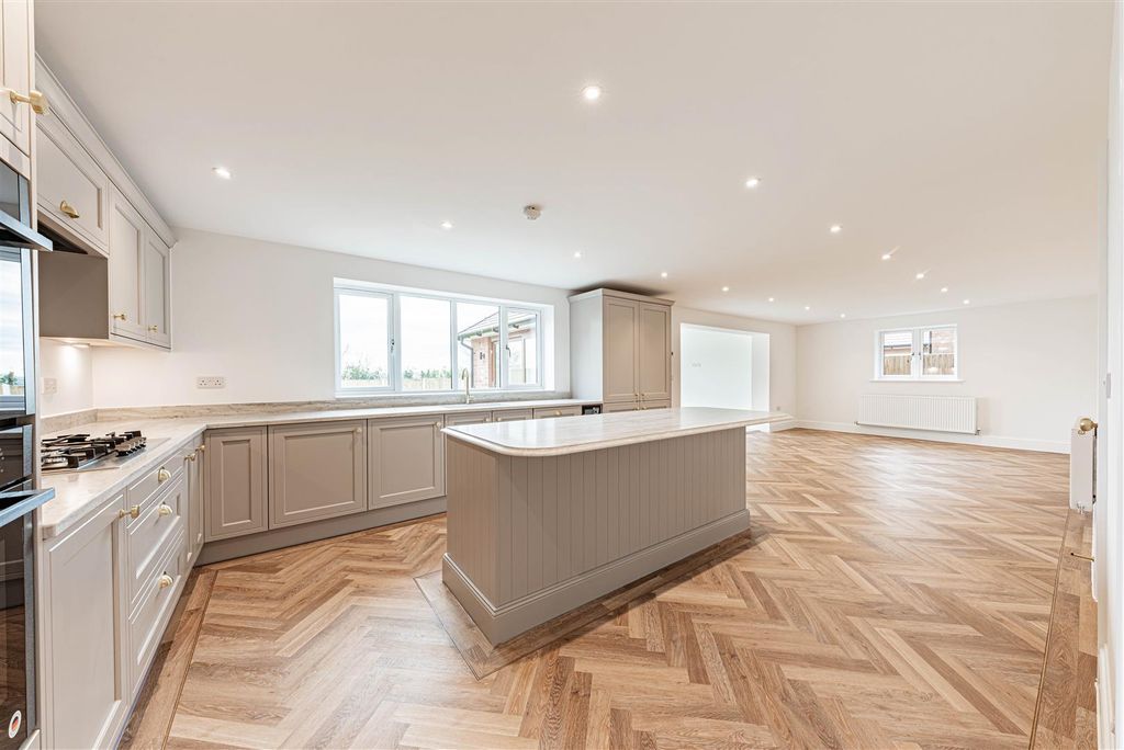 Property photo 2 of 34 L J Imaging-7.Jpg