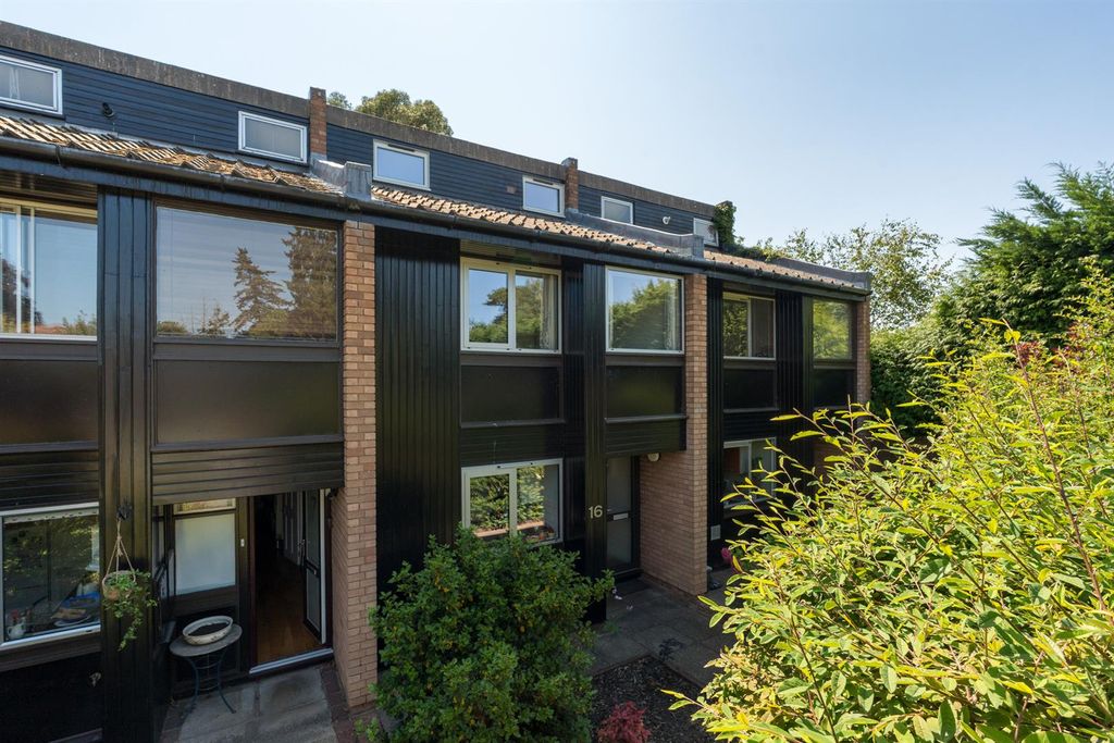 Property photo 1 of 25 16-Pineclose-009.Jpg