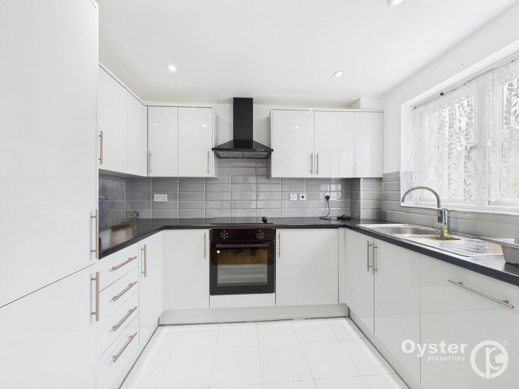Property photo 3 of 13 Kitchen
