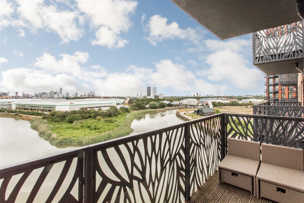 Property photo 1 of 16 Balcony