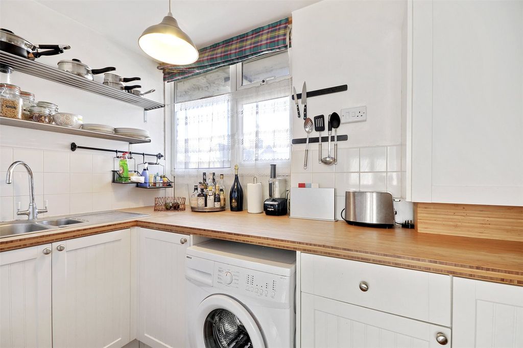 Property photo 3 of 12 Kitchen