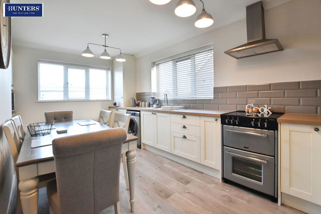 Property photo 2 of 24 Kitchen