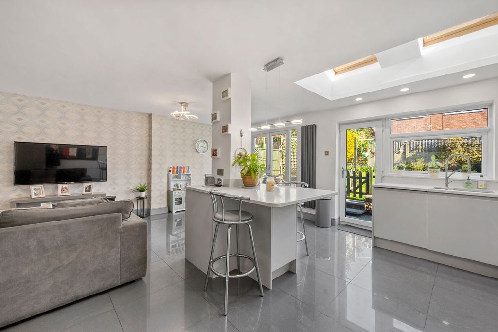 Property photo 3 of 44