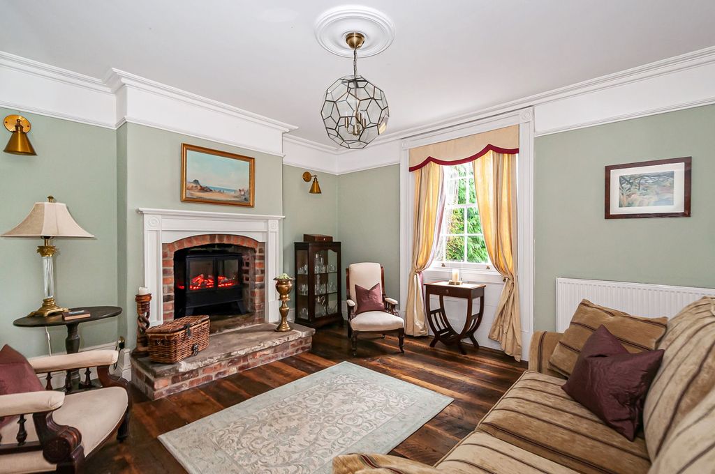 Property photo 3 of 32