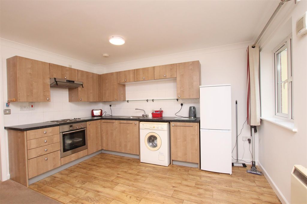 Property photo 3 of 10 Kitchen.Jpg