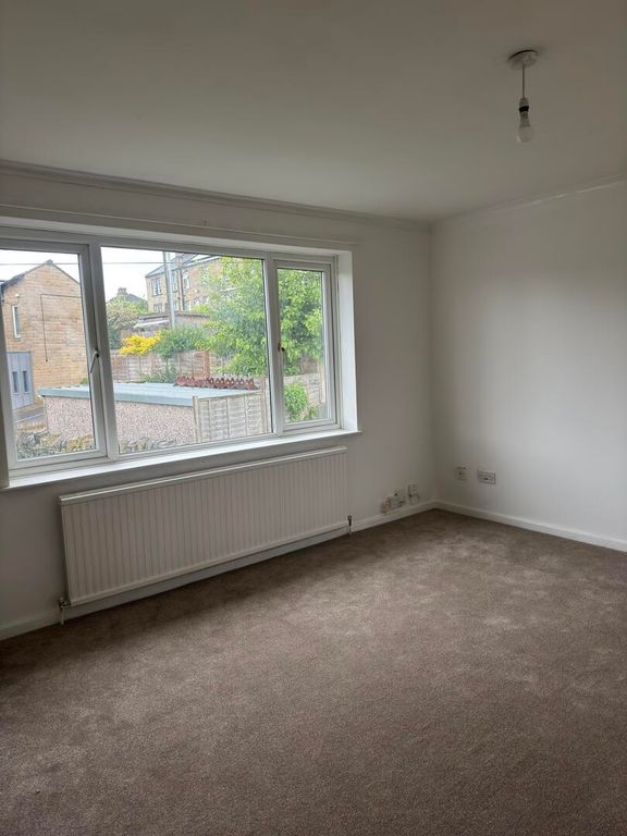 Property photo 1 of 6 Living Room