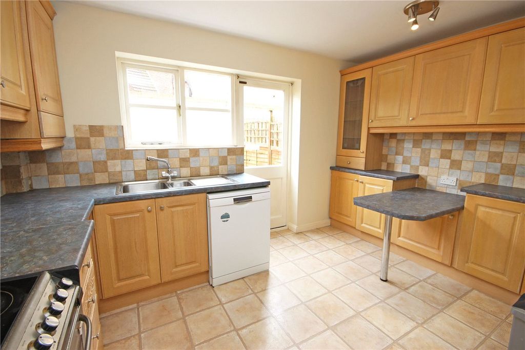 Property photo 2 of 11 Kitchen/Breakfast