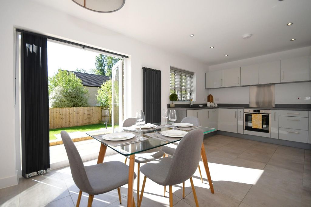 Property photo 2 of 24 Dining Area (2).Jpg