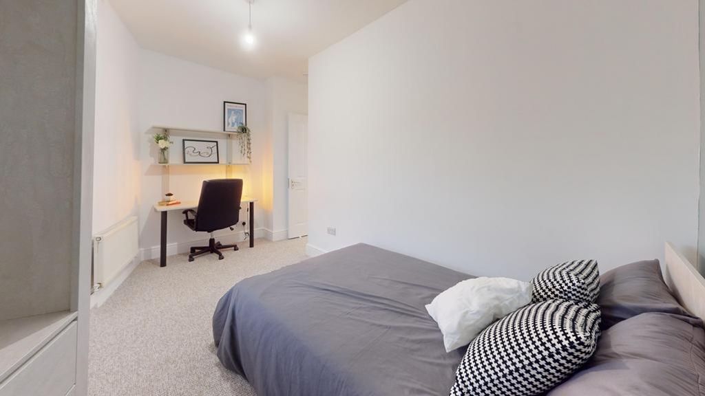 Property photo 2 of 22 A Spacious And Well-Lit Double Bedroom, Featuring ...