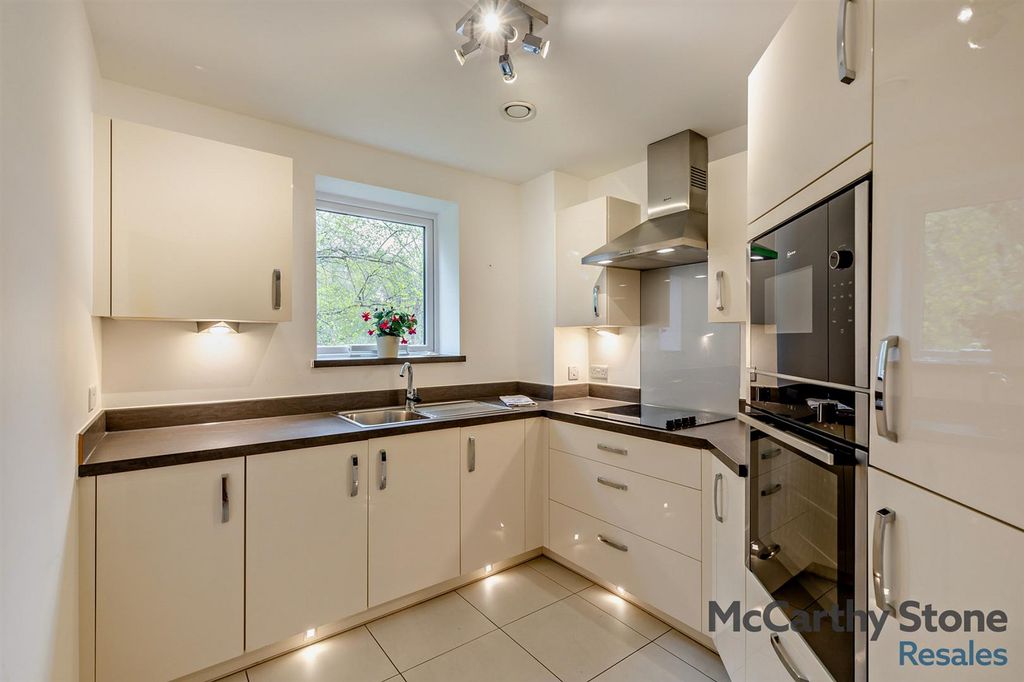 Property photo 2 of 49 8644604-Interior08-800.Jpg