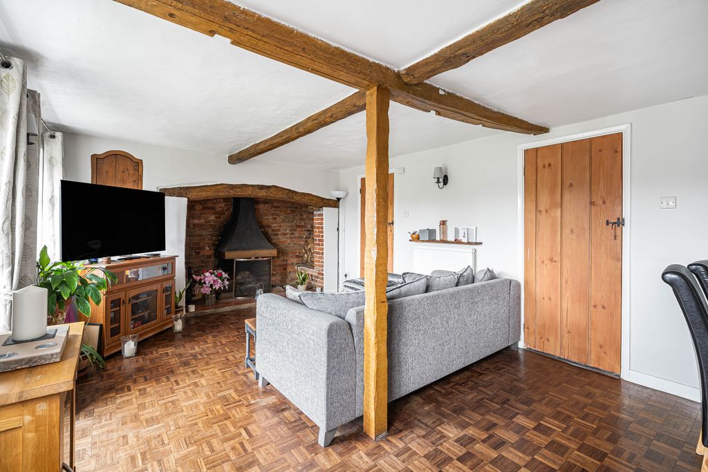 Property photo 3 of 11 Living Room