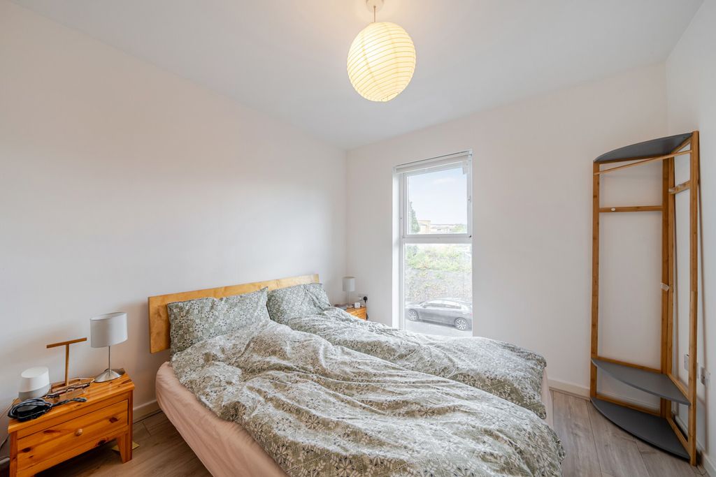 Property photo 3 of 12 1528038-14-6Abe5B...