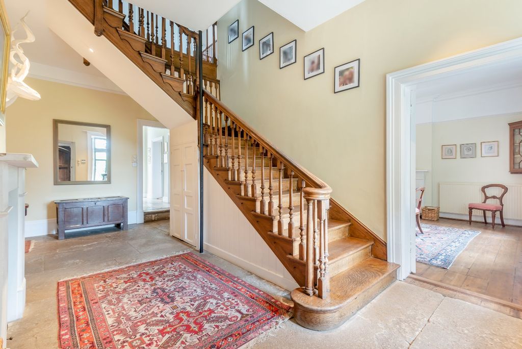 Property photo 2 of 23 Entrance Hall