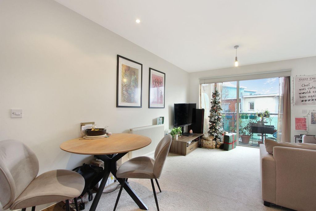 Property photo 2 of 11 5Sohg3La.Jpeg