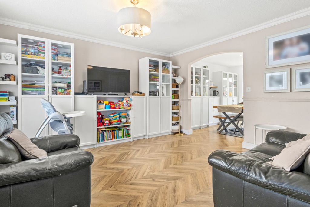 Property photo 3 of 19