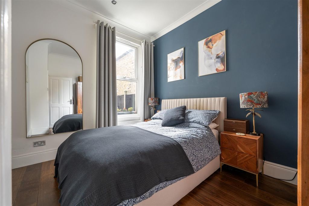 Property photo 3 of 17 Clarendon Road, E17