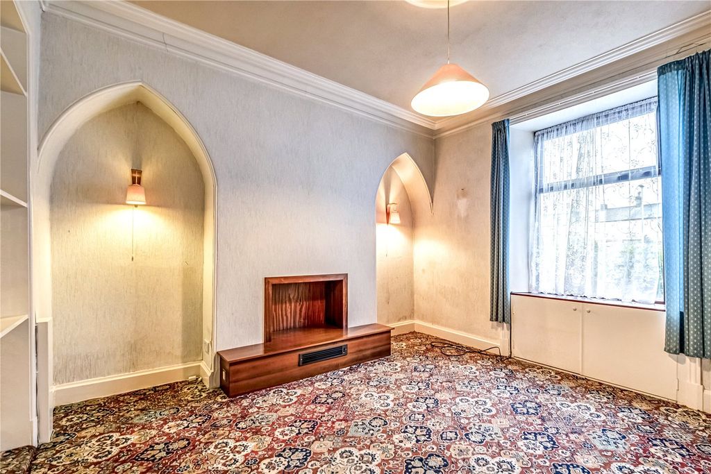 Property photo 2 of 17 Lounge