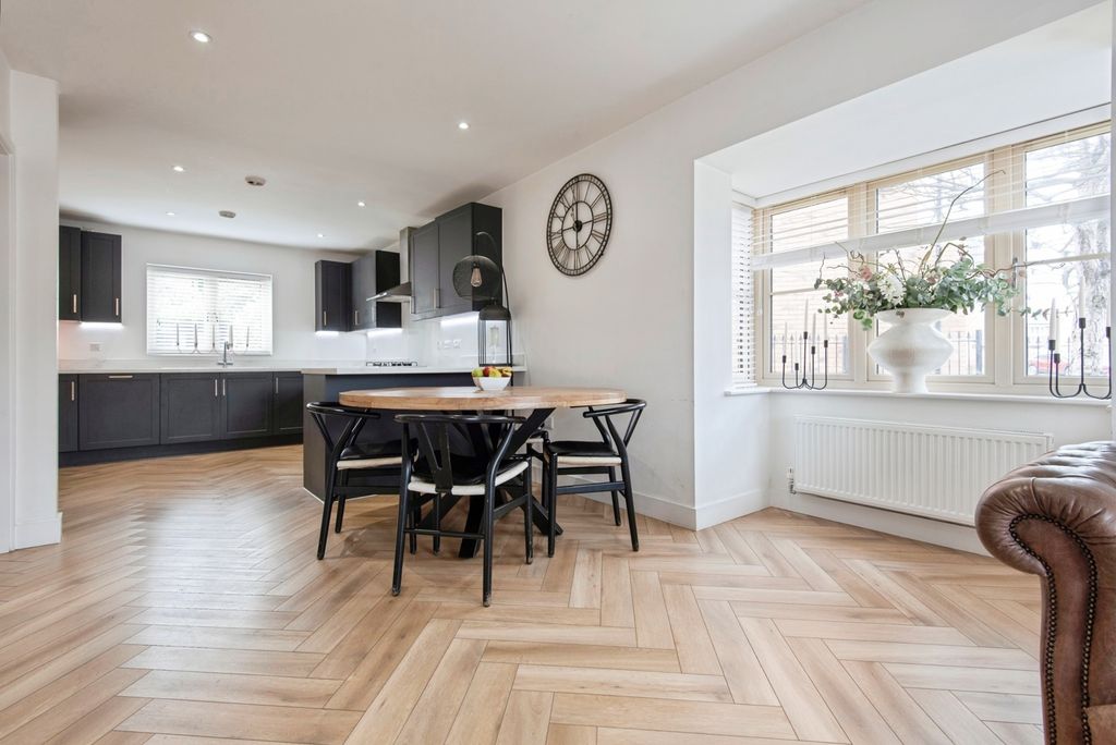 Property photo 2 of 26 Pbox-Img.Jpg