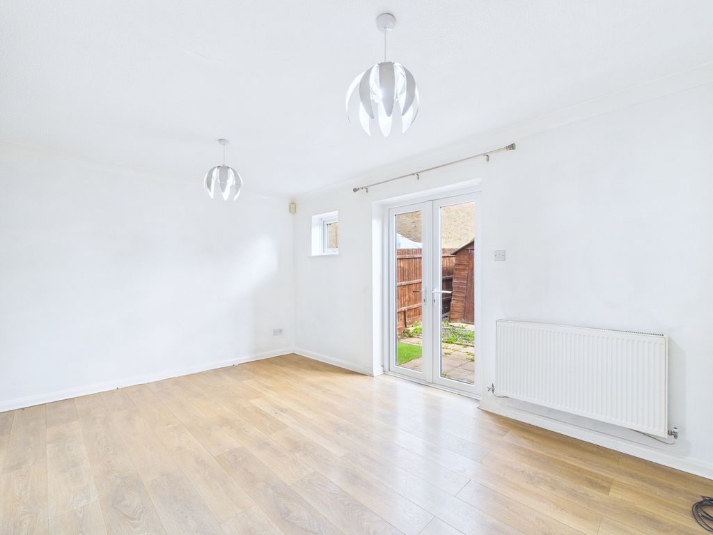 Property photo 3 of 8 Cam01909G0-Pr0499-Still006