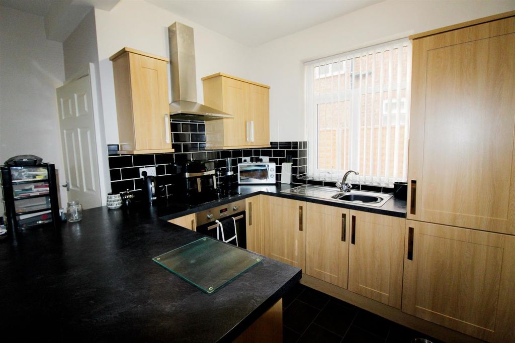 Property photo 2 of 14 Kitchen.Jpg