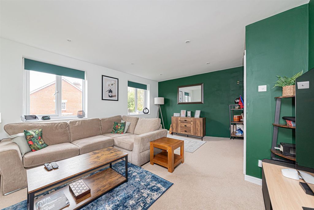 Property photo 2 of 22 5 Ferns Mead (11).Jpg