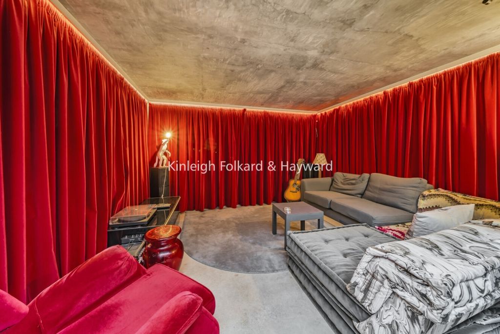 Property photo 2 of 14 7Fbcd7Eb-1d7d-445B-8