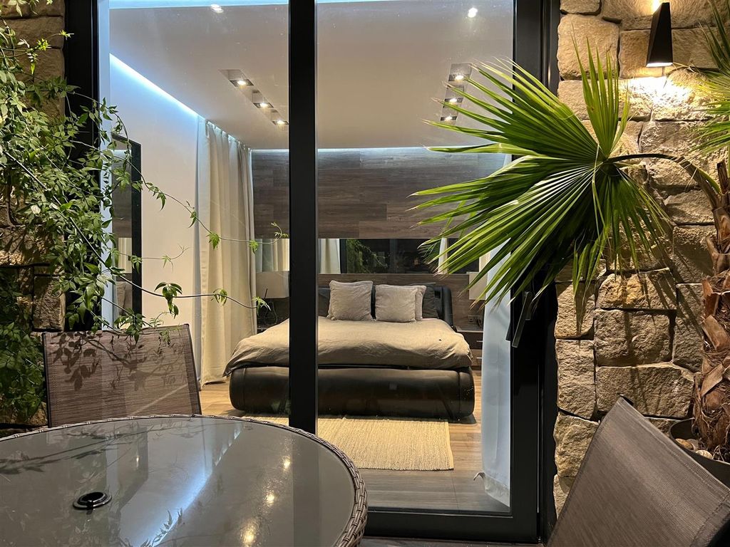 Property photo 2 of 27