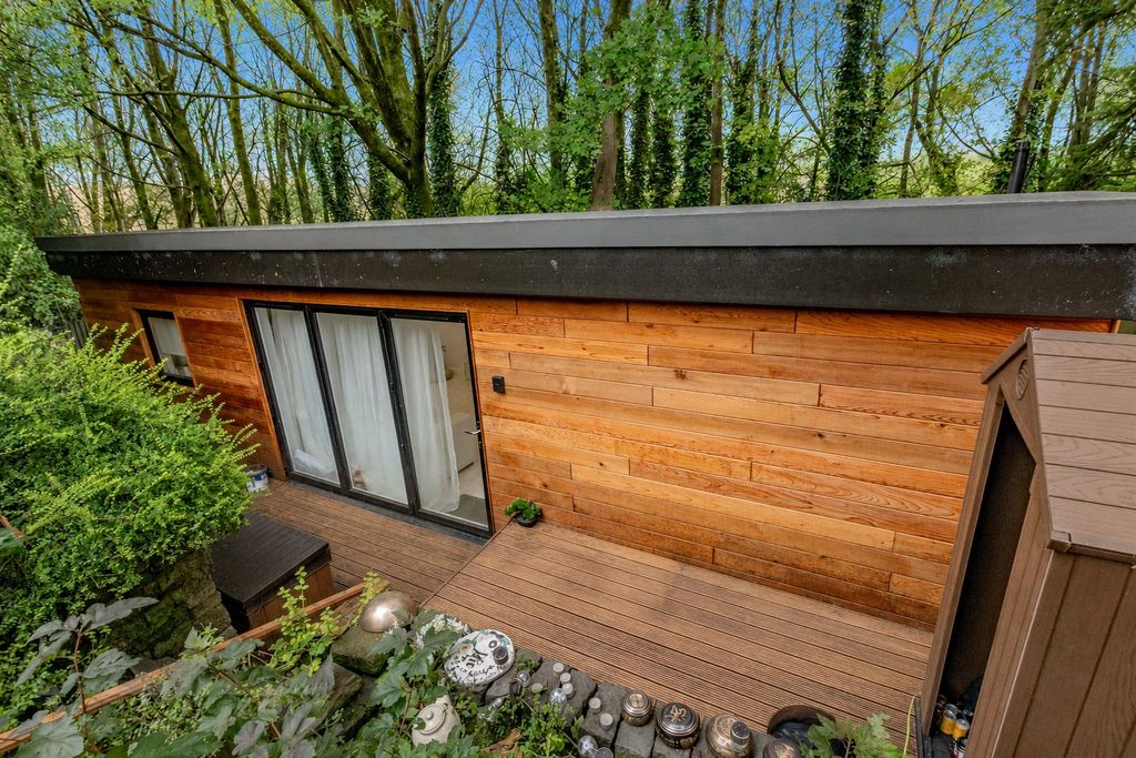 Property photo 2 of 28 Log Cabin