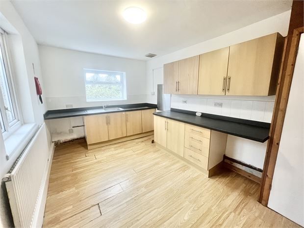 Property photo 3 of 8 Picture 3