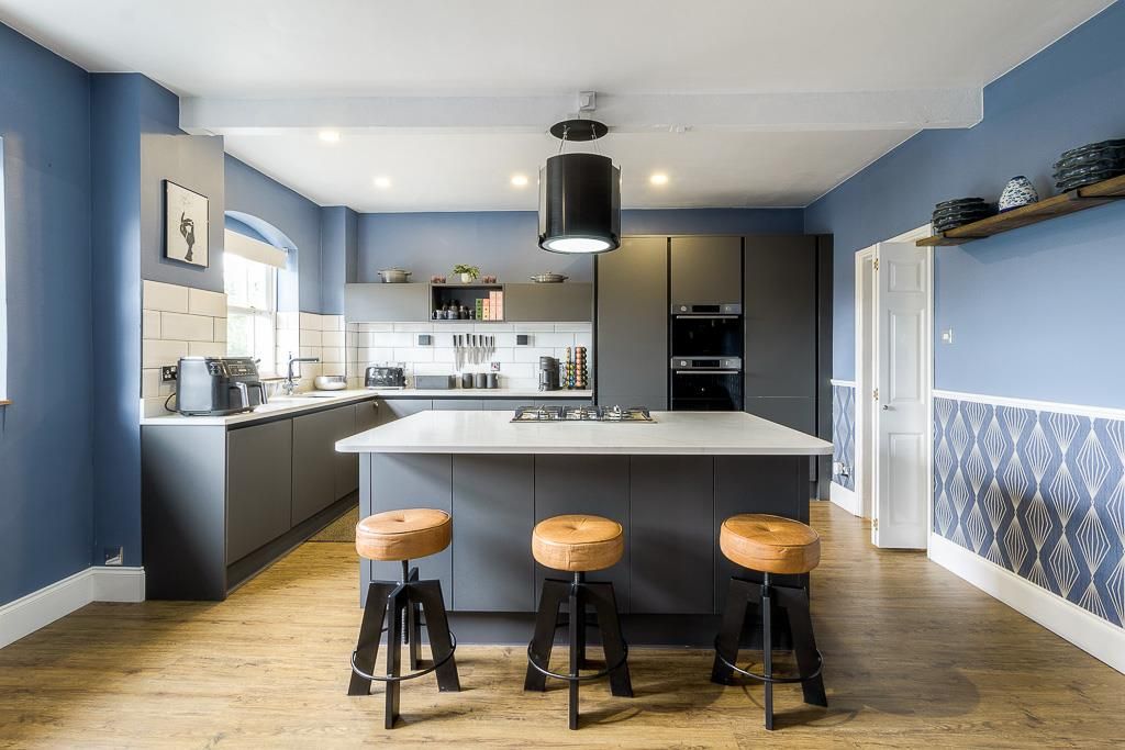 Property photo 2 of 35