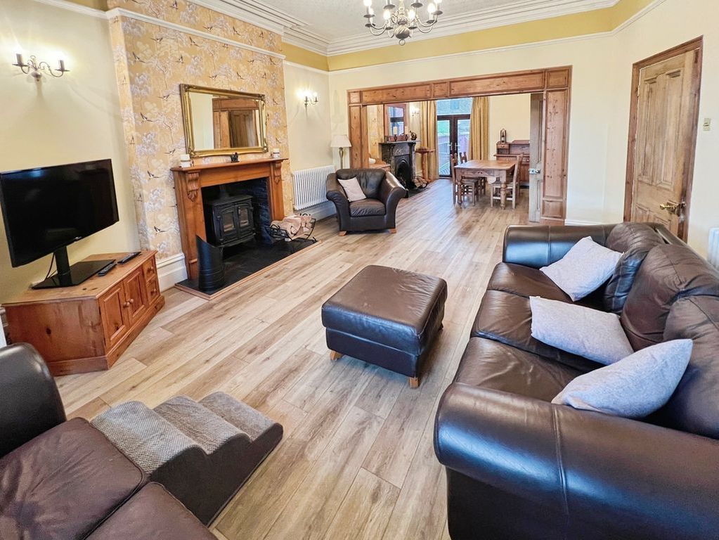 Property photo 2 of 29 Lounge