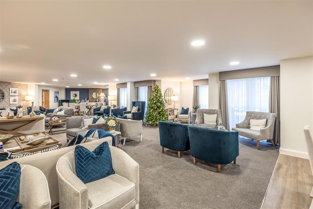 Property photo 3 of 14 Communal Lounge.Jpg