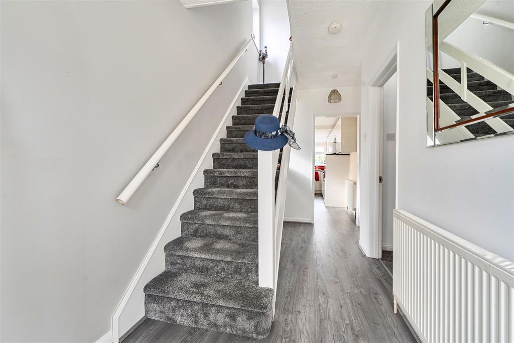 Property photo 3 of 15 Entrance Hall