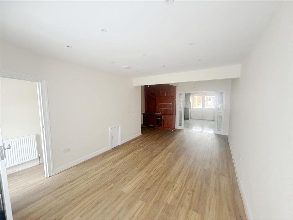 Property photo 2 of 16 Rec 1