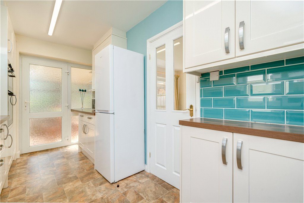 Property photo 3 of 18 Kitchen