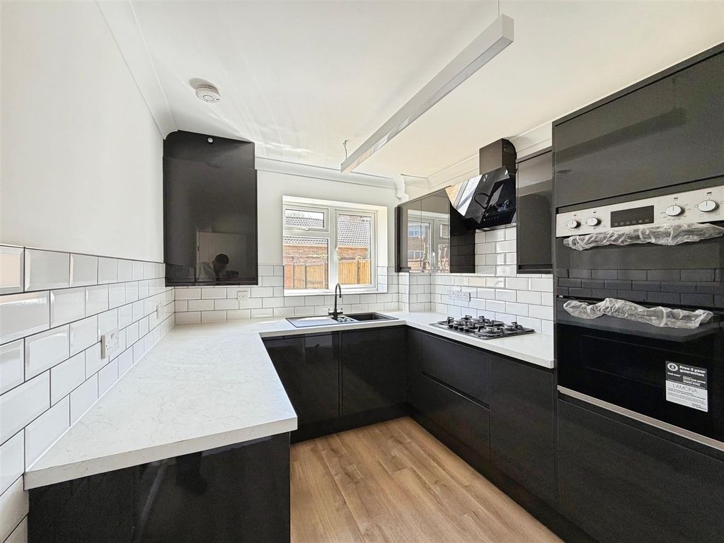 Property photo 3 of 12 Kitchen