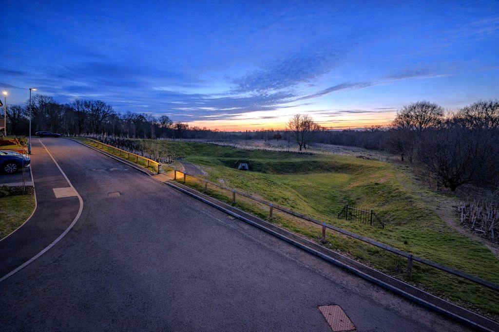 Property photo 3 of 39