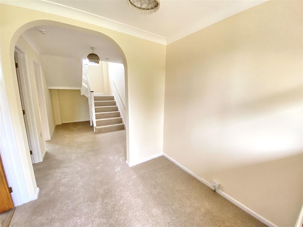 Property photo 2 of 20 Entrance Hall